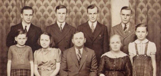 Clarence and Hannah (Sechler) Hagenbuch Detail