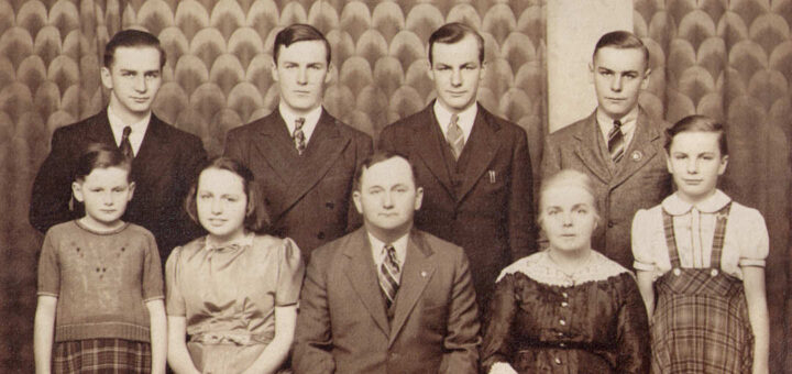 Clarence and Hannah (Sechler) Hagenbuch Detail