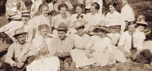 Photo Postcard Friends Detail 1908