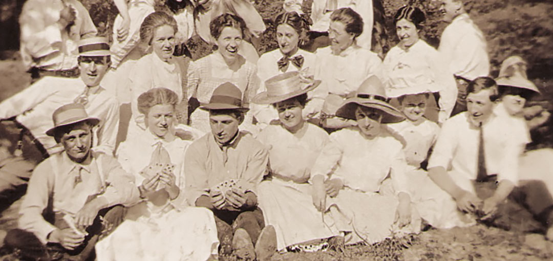 Photo Postcard Friends Detail 1908