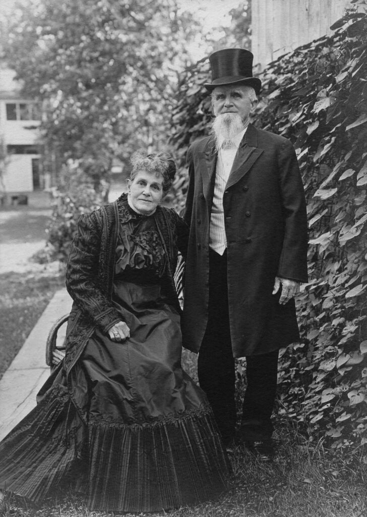 Isaiah and Sarah "Hattie" Hagenbuch, 1910