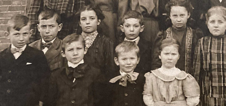 Limestoneville School Class Photo 1911 Detail