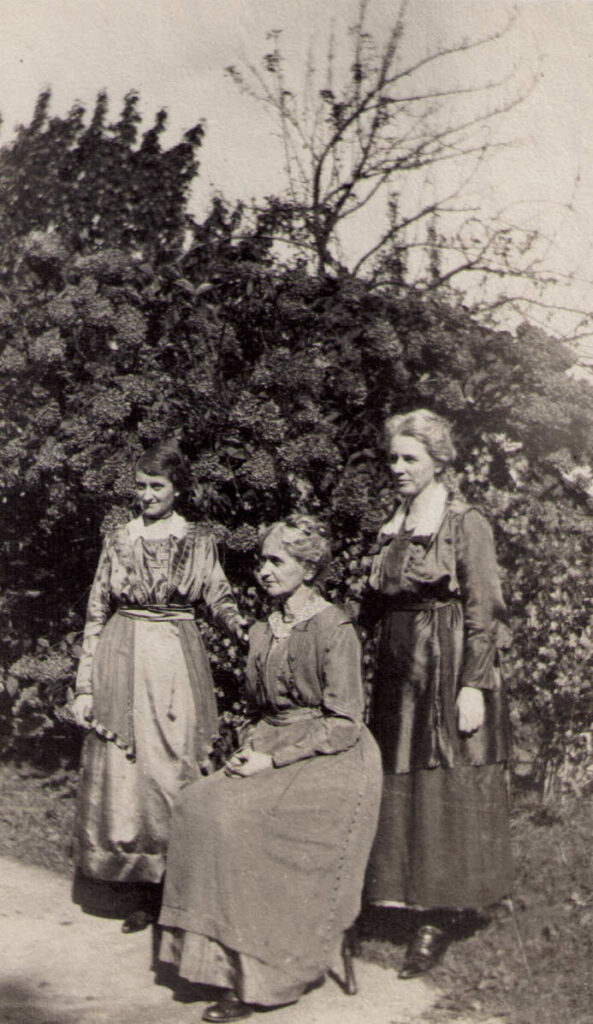 Edith, Bertie, and Roxanna Scales, 1926
