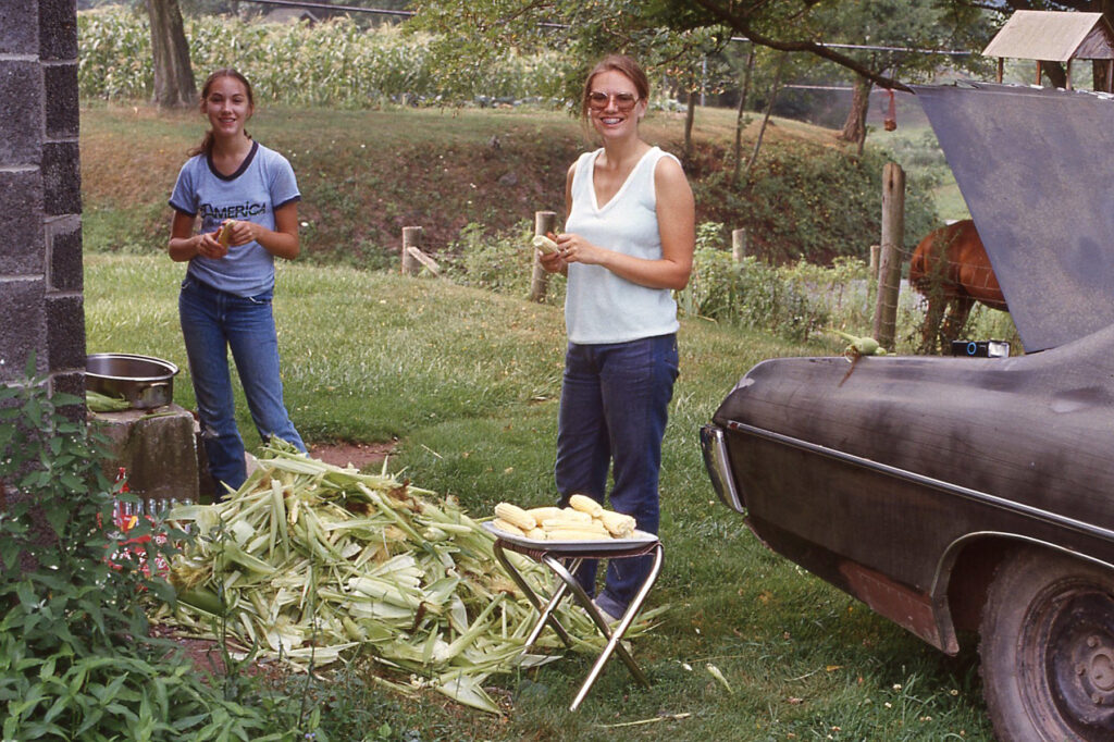 Melanie Huffman, Linda Hagenbuch, Corn